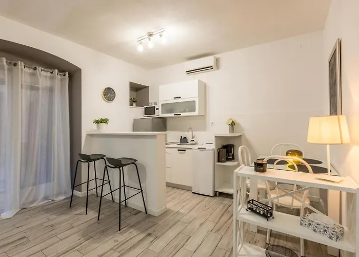Apartments And Rooms Villa Lina